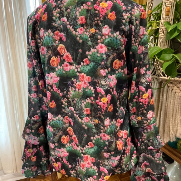 Floral Blouse - Picture 4 of 10